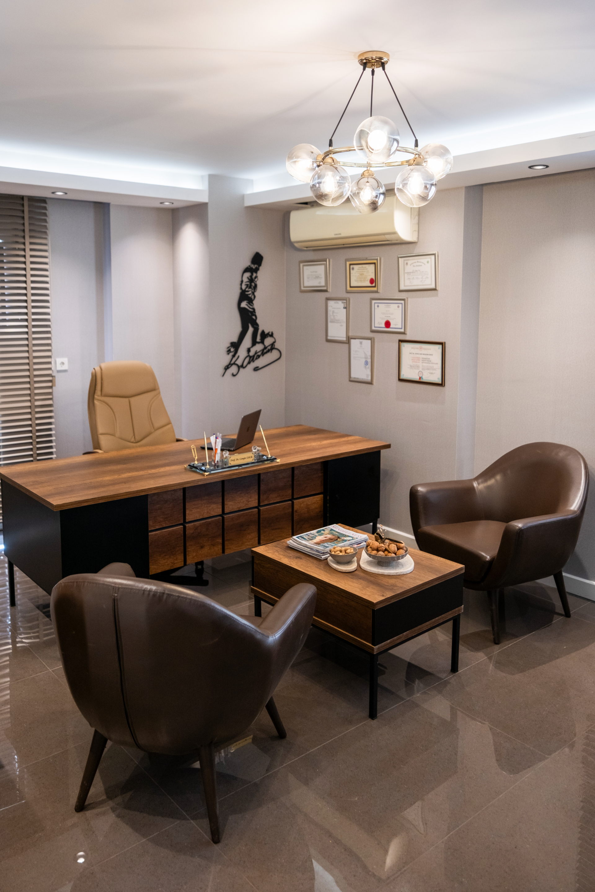 Prof. Dr. Cengiz Eser estetik cerrahi kliniği iç mekân — Adana