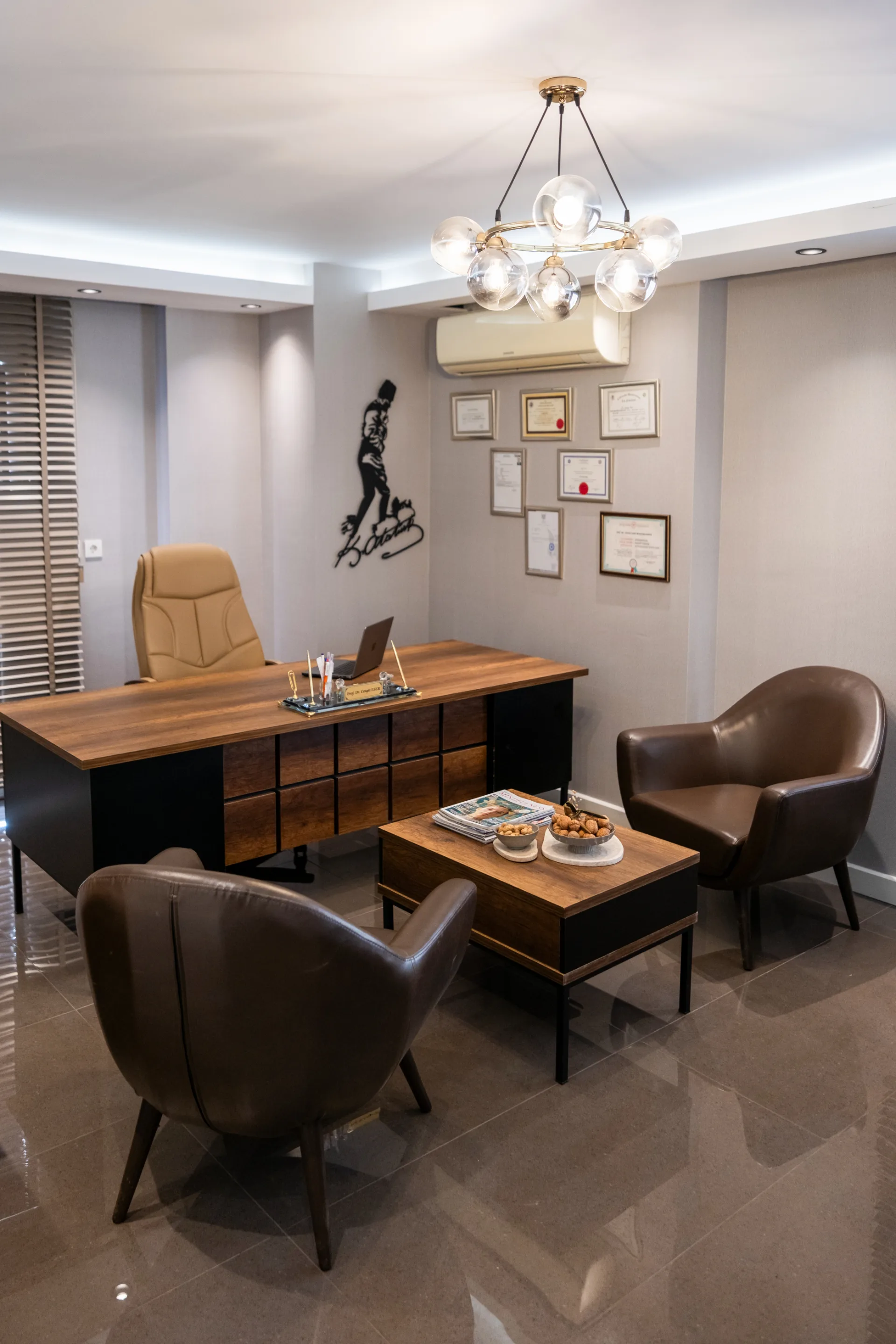 Prof. Dr. Cengiz Eser estetik cerrahi kliniği iç mekân — Adana